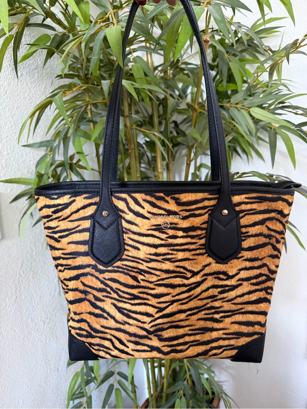Michael Kors Tiger Print Jet Set Carryall Tote NWT - Picture 3 of 7